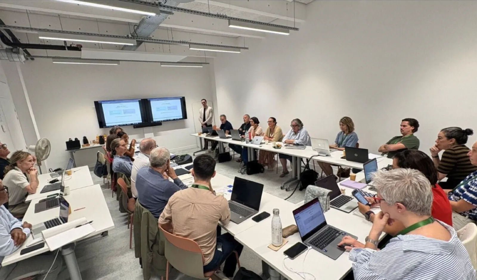 Participants en atelier pendant la formation IA à la CCI Paris Île-de-France