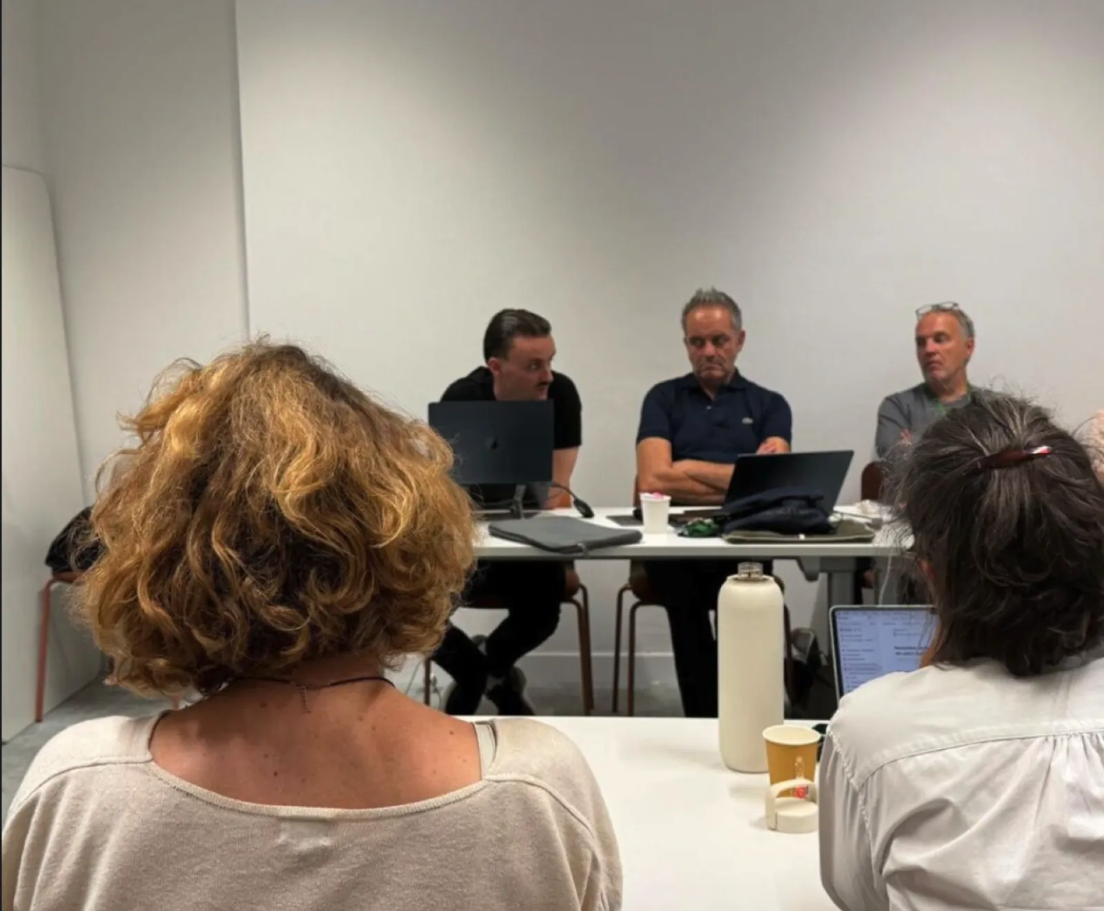 Échanges avec les participants pendant la formation